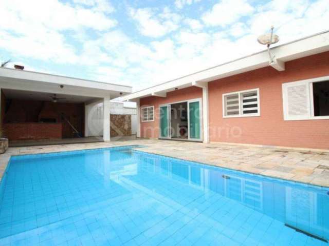 CASA à venda com piscina e 4 quartos em Peruíbe, no bairro Centro