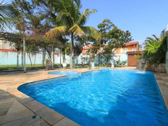 CASA à venda com piscina e 4 quartos em Peruíbe, no bairro Balneario Josedy