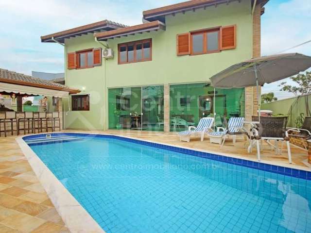 CASA à venda com piscina e 4 quartos em Peruíbe, no bairro Jardim Três Marias