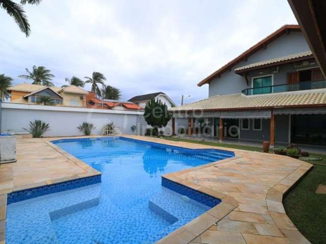 CASA à venda com piscina e 4 quartos em Peruíbe, no bairro Parque Turistico