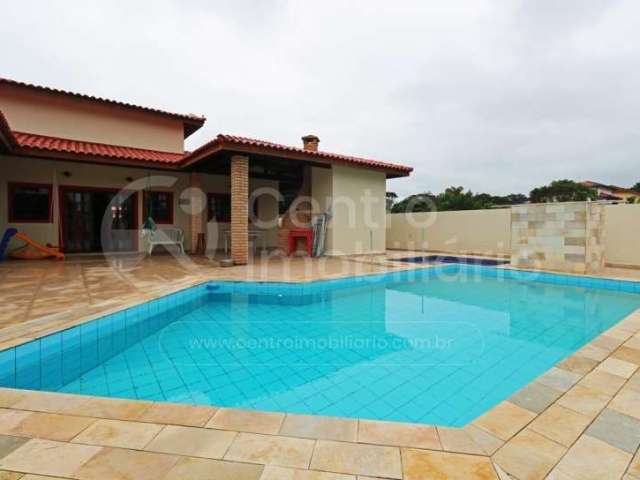 CASA à venda com piscina e 4 quartos em Peruíbe, no bairro Bougainvillee V