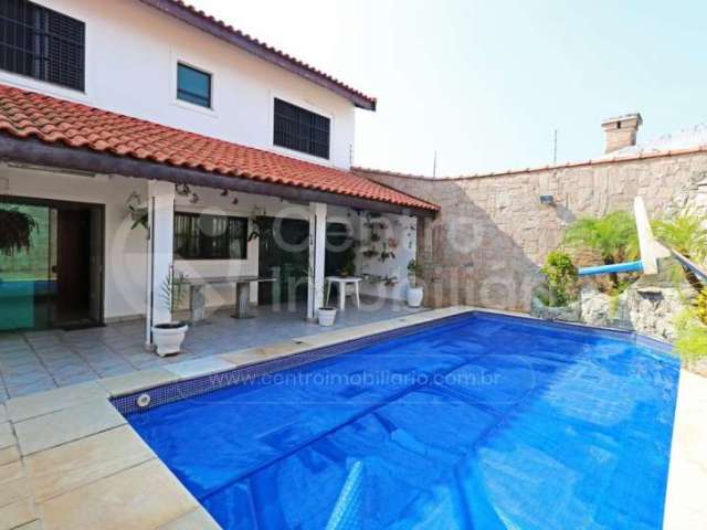 CASA à venda com piscina e 4 quartos em Peruíbe, no bairro Stella Maris
