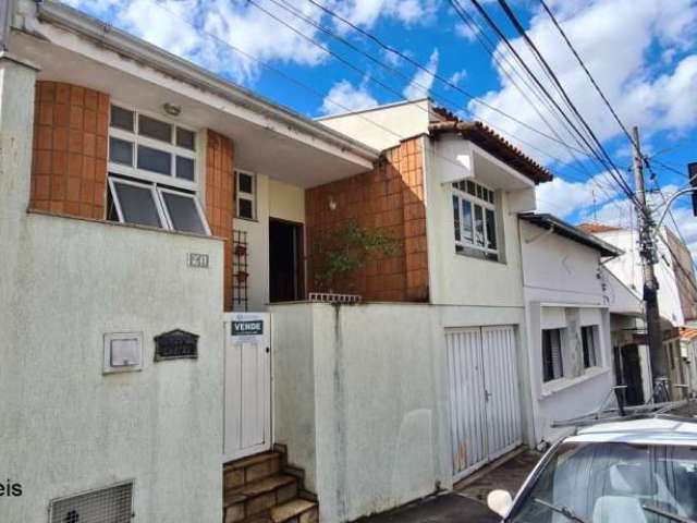 Casa com 3 quartos à venda no Centro, São João da Boa Vista  por R$ 430.000