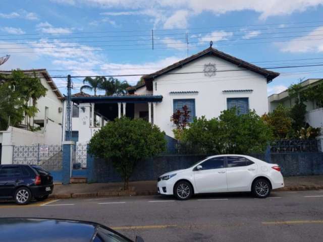 Casa com 3 quartos à venda no Centro, São João da Boa Vista  por R$ 1.000.000