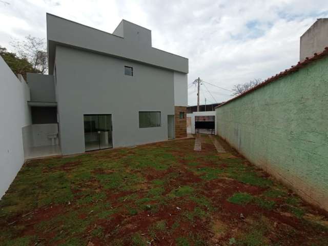 Casa Duplex com 02 quartos no Vila Verde em Betim/MG