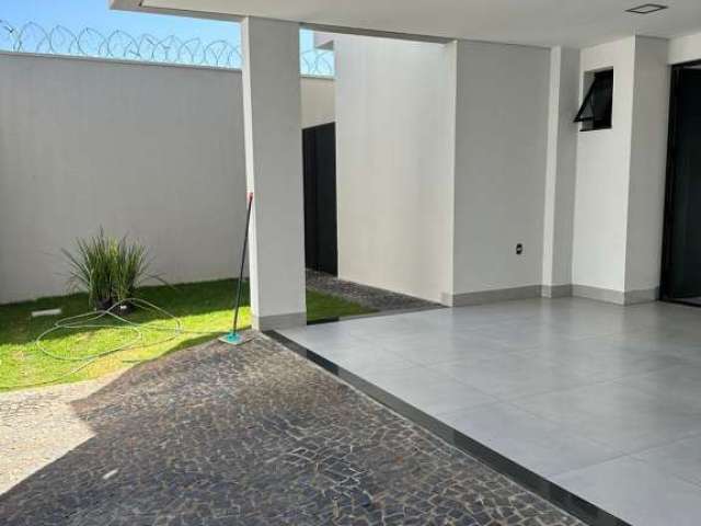 Casa nova á venda com 3 quartos sendo 1 suíte Bairro Laranjeiras, Uberlândia