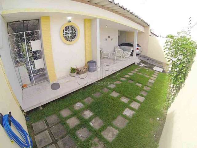 Casa com 3 quartos à venda na Abílio Martins, 430, Amadeu Furtado, Fortaleza por R$ 800.000