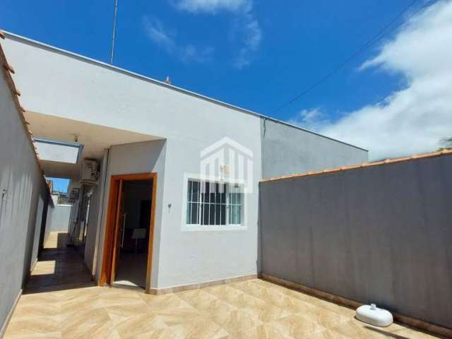 Casa térrea à venda,  com 02 dormitórios no Massaguaçu em Caraguatatuba.
