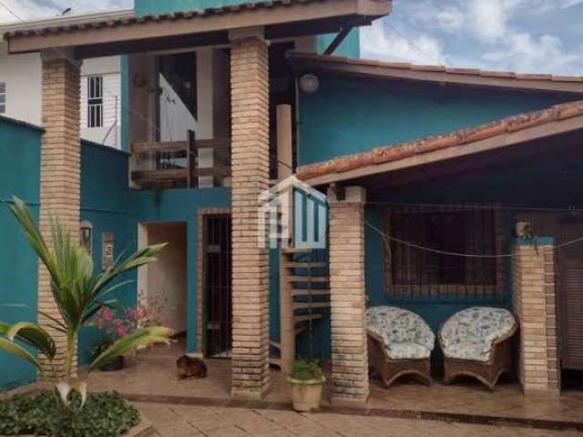 Casa à venda com 04 dormitórios no Porto Novo em Caraguatatuba/SP.