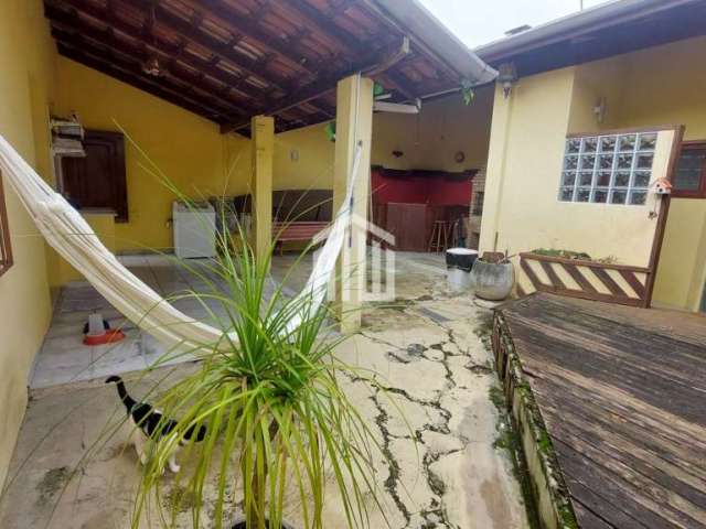 Casa térrea à venda com 02 dormitórios no Sumaré em Caraguatatuba/SP.