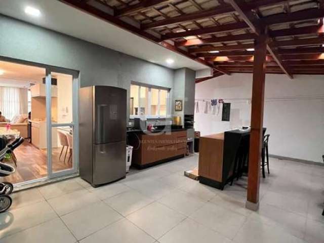 Casa R$ 970.000,00 com 3 dormitórios e suítes, moveis planejados e linda área gourmet para família.