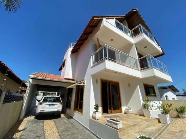 Casa com 3 dormitórios à venda, 222 m² por R$ 1.100.000,00 - Centro - Navegantes/SC