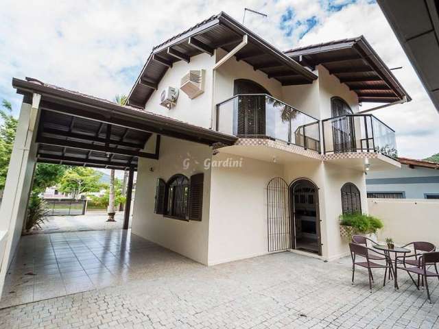 Casa com 3 quartos à venda em Morrinhos, Bombinhas , 160 m2 por R$ 2.000.000