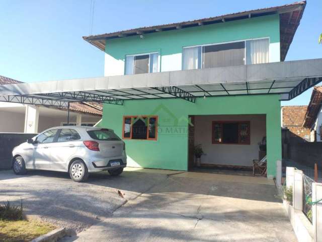 Sobrado com 4 dormitórios, 140m, à venda em Balneário Barra do Sul - Centro