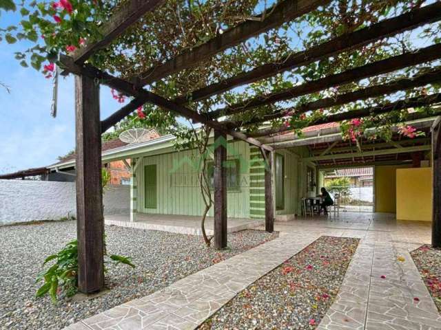 Casa com 2 dormitórios, 63m, à venda em Bal. Barra do Sul - Costeira