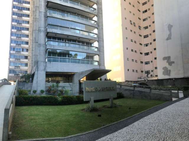 Apartamento 4/4  com 219 m2, à venda, em frente à Praça do  Campo Grande