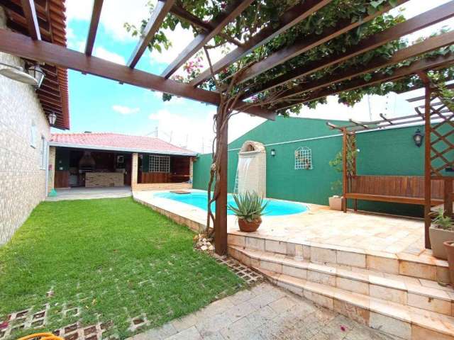 Casa à venda em Maringá, Parque Residencial Cidade Nova, com 3 quartos, com 226 m²