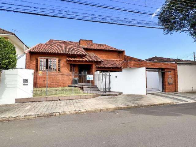 Sobrado à venda em Maringá, Zona 04, com 4 quartos, com 506.93 m²