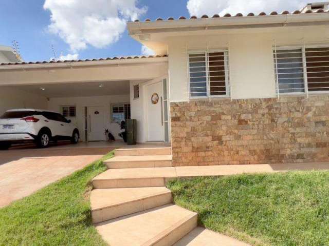 Casa à venda em Maringá, Zona 05, com 4 quartos, com 327.93 m²