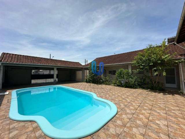 Casa com piscina - 3 dormitórios à venda, 214 m² por R$ 1.200.000 - Tupi - Praia Grande/SP