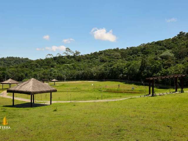 Terreno a venda no Condomínio Gralha Azul localizado na Área Rural em Camboriú.