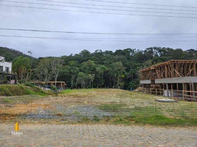 Terreno a venda no Condomínio Residencial Haras Rio do Ouro em Balneário Camboriú.