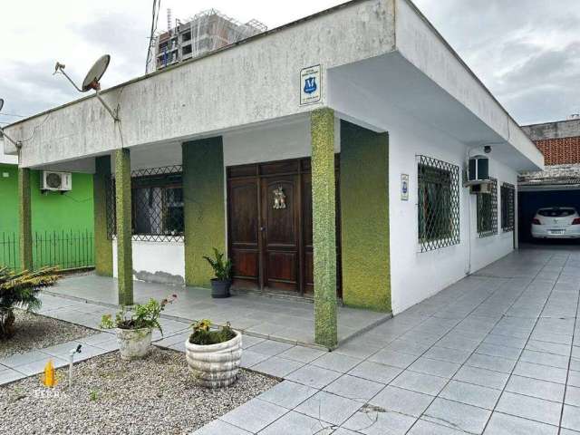Casa a venda no bairro Fazenda em Itajaí.