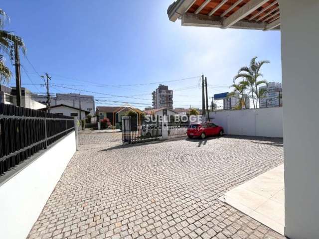 Terreno à venda no América, Joinville  por R$ 870.000