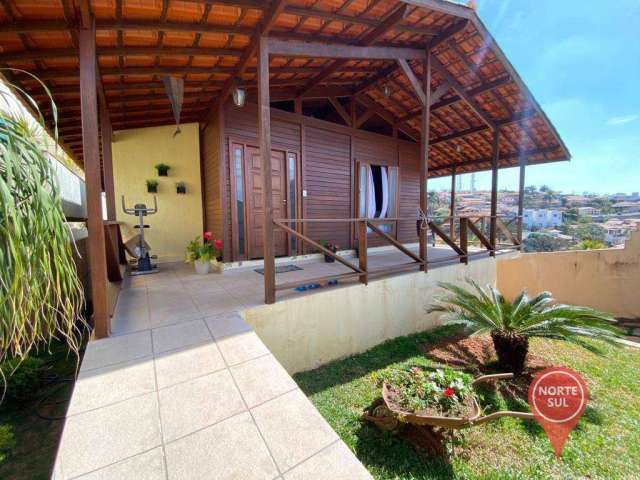 Casa com 3 dormitórios à venda, 270 m² por R$ 800.000,00 - Lourdes - Brumadinho/MG