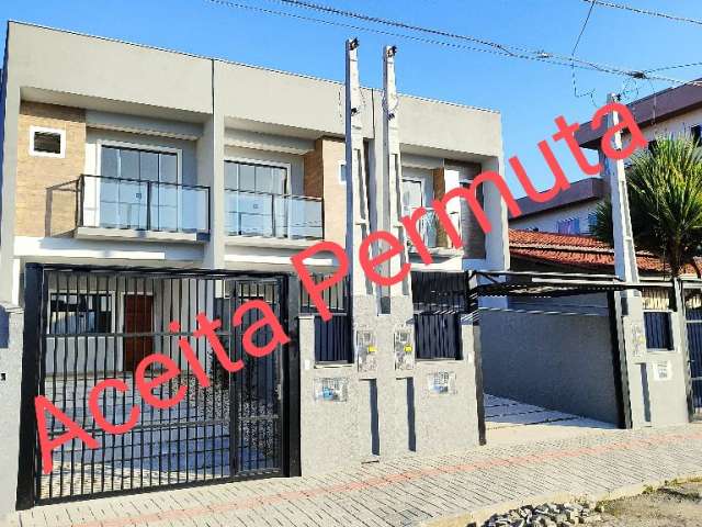Lindo sobrado geminado com 1 suíte mais 2 quartos à venda no bairro Boa Vista em Joinville - SC por R$ 495.000,00.