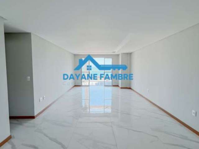 Apartamento Cobertura Linear, 05 Quartos, 03 Suites, 01 Jacuzzi, 02 Vagas de Garagem, Vista p/ o Mar, Beira Mar, Praia d