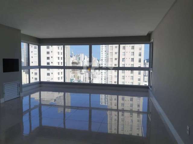 Apartamento para venda com 3 suítes no Centro de Balneário Camboriú