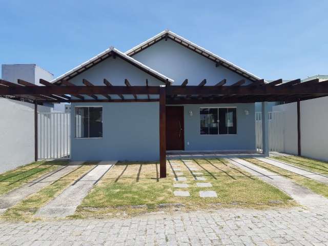 Lindíssima casa em condomínio fechado, a 300 mts do centro de São Pedro