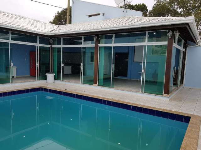 Excelente casa com piscina, próximo ao Parque Beto Carreiro.