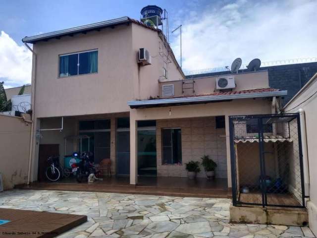 Casa para Venda em Uberlândia, Daniel Fonseca, 3 dormitórios, 1 suíte, 3 banheiros, 6 vagas