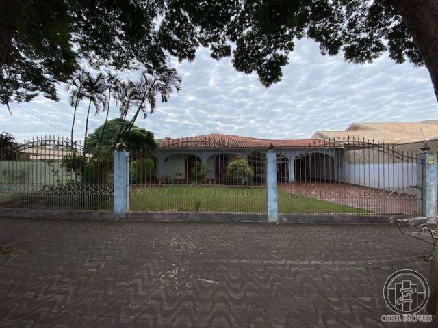 Casa à venda em Maringá, Zona 05, com 2 suítes, com 500 m²