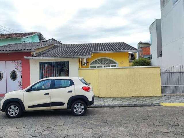 Casa com 3 quartos à venda no Centro, Navegantes  por R$ 800.000