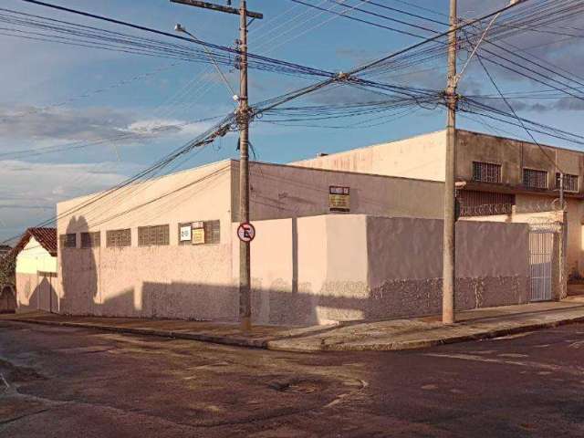 Casa para Venda em Uberaba, Vila São Vicente, 1 dormitório, 2 banheiros