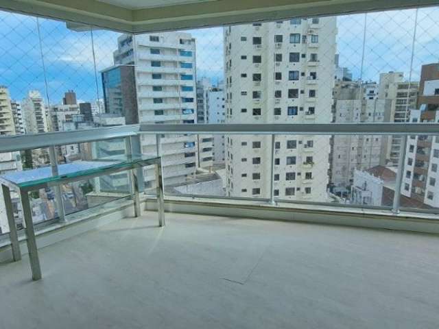 Descubra Seu Refúgio Urbano: Apartamento Amplo e Aconchegante no Centro de Florianópolis