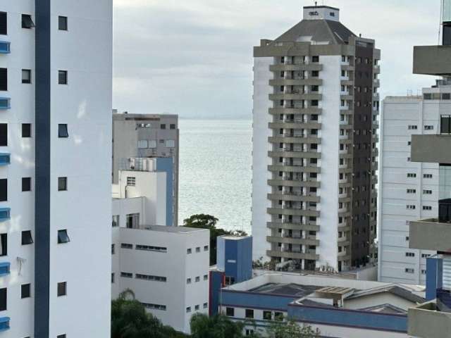 Descubra Seu Refúgio Urbano: Amplo Apartamento com 3 Suítes no Centro de Florianópolis