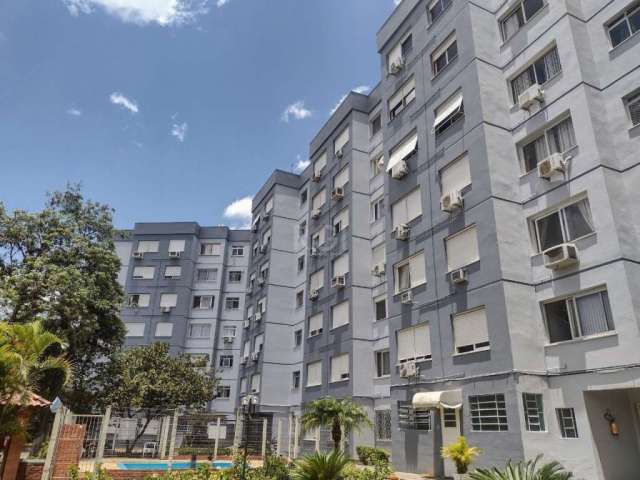 Impecável apartamento 02 Dormitórios localizado em importante via no Bairro Cavalhada.&lt;BR&gt;62,55 m² privativos, reformado - DESOCUPADO&lt;BR&gt;Amplo living 02 ambientes, 02 dormitórios, cozinha 