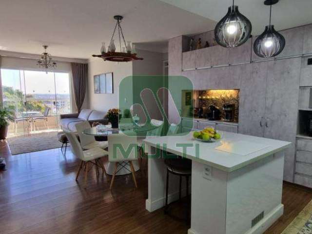 Apartamento com 3 quartos à venda em Saraiva, Uberlândia  por R$ 460.000