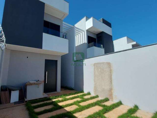 Casa com 3 quartos à venda no Novo Mundo, Uberlândia  por R$ 550.000