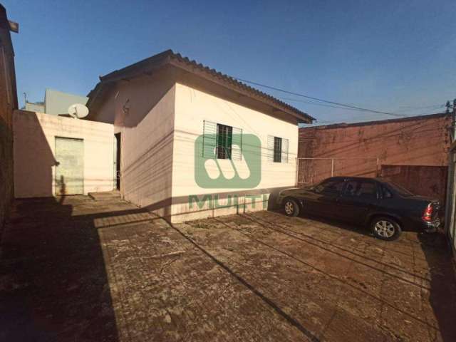 Casa com 2 quartos à venda no Conjunto Segismundo Pereira, Uberlândia  por R$ 350.000