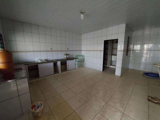 Casa com 3 quartos à venda no Jaraguá, Uberlândia  por R$ 220.000