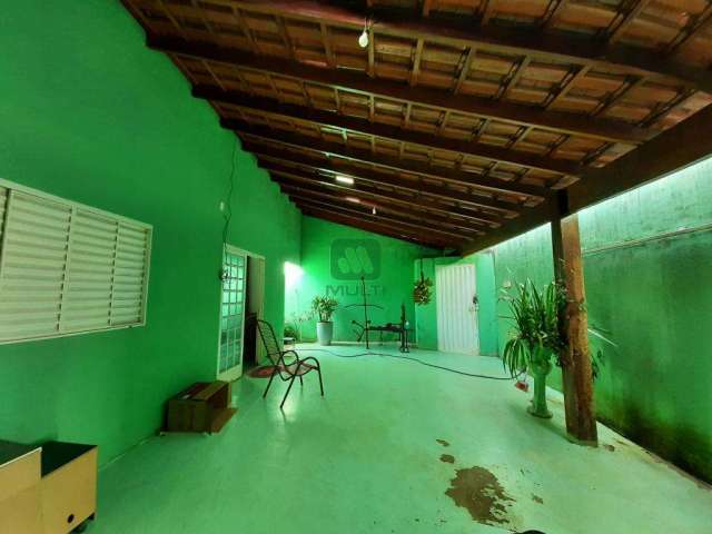 Casa com 3 quartos à venda no Jardim Botânico, Uberlândia  por R$ 330.000