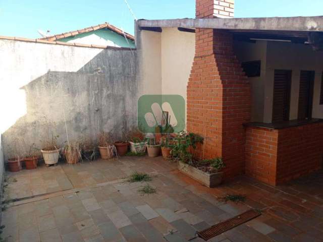 Casa com 2 quartos à venda na Cidade Jardim, Uberlândia  por R$ 550.000