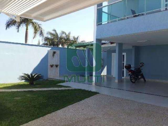 Casa com 3 quartos à venda no Jardim Karaíba, Uberlândia  por R$ 1.700.000