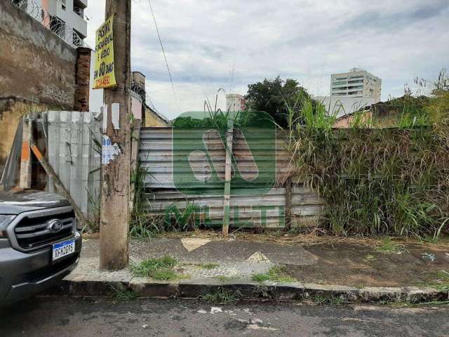 Terreno à venda no Centro, Uberlândia  por R$ 600.000