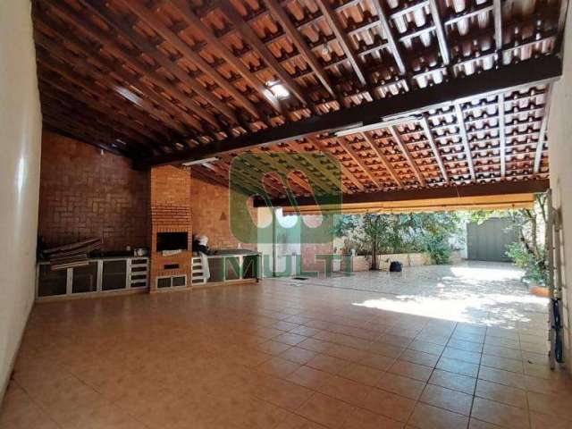 Casa com 3 quartos para alugar na Nossa Senhora Aparecida, Uberlândia  por R$ 4.500